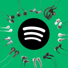 Logo Spotify otoczone przez różne rodzaje słuchawek na zielonym tle.