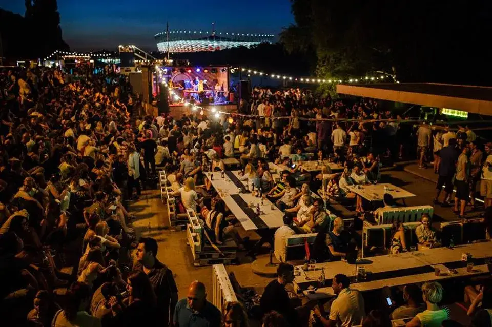 Zdjęcie Gdzie zagrać koncert w Warszawie? Odkryj najlepsze miejsca na wydarzenia